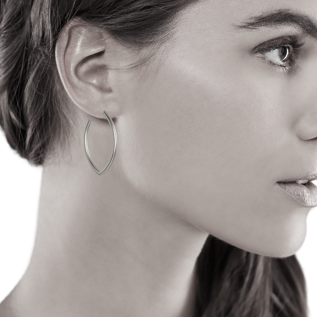 model wearing rhodium plated e-3818 small hoop earrings