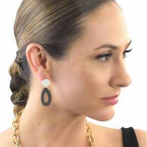 model wearing black and white earrings style e-3732-bw