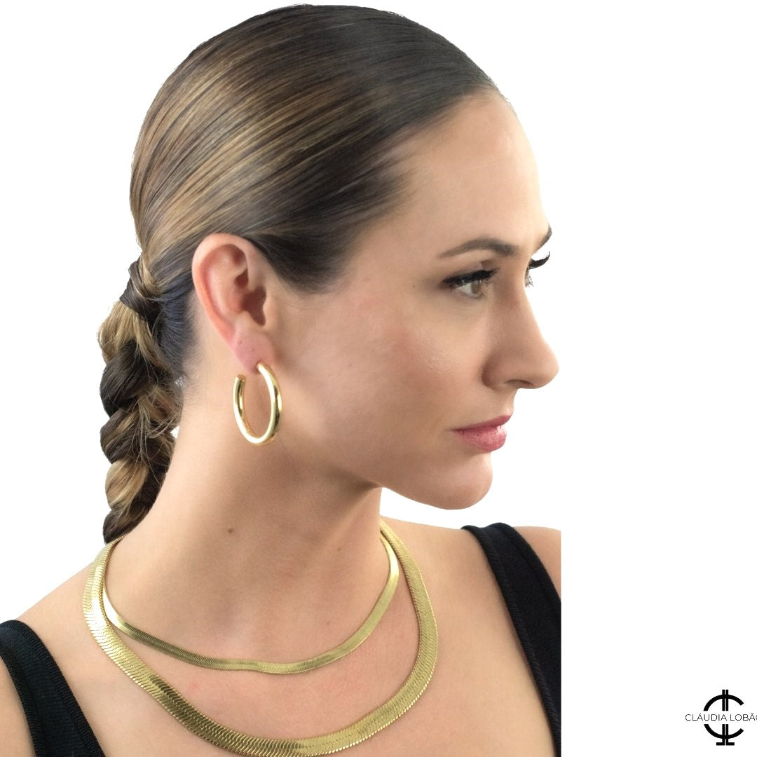 model wearing I'M IN HEAVEN EARRINGS (MATTE) - CLÁUDIA LOBÃO -E-3757-G (shiny) - Earrings