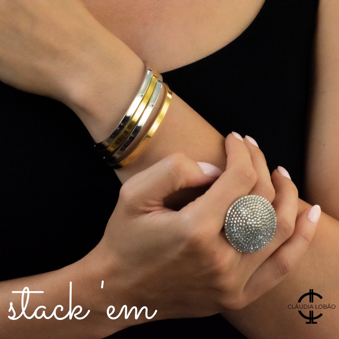 DAYS GO BY BANGLE - CLÁUDIA LOBÃO CLÁUDIA LOBÃO